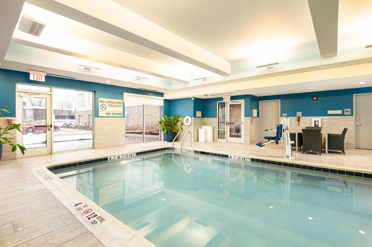 Heated swimming pool: Hampton Inn Buffalo - Amherst