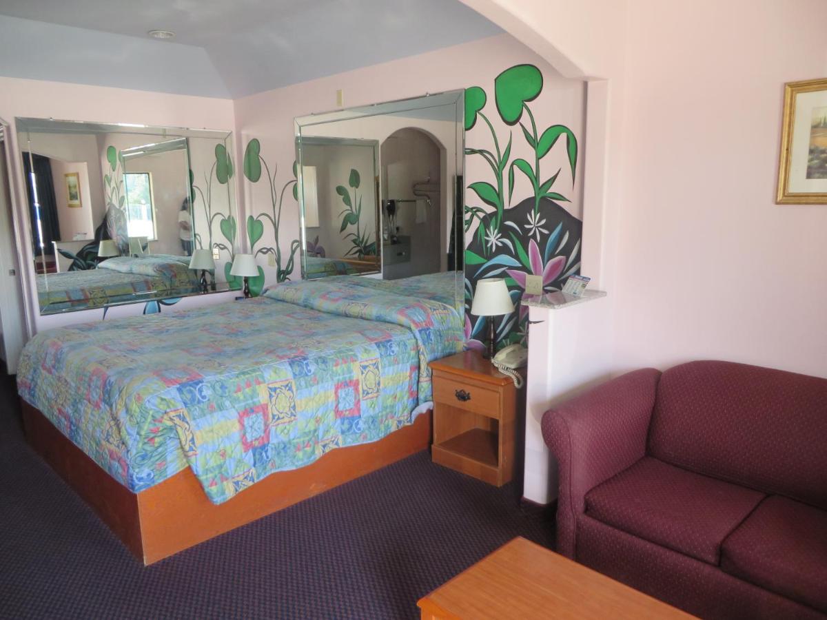 Travelers Inn and Suites Liberty — photo 10