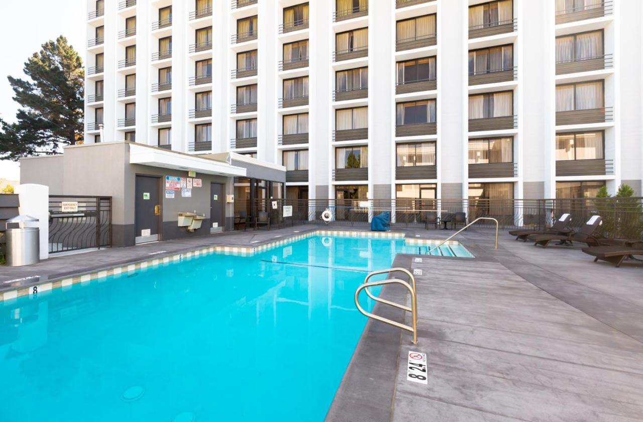 Heated swimming pool: Holiday Inn San Jose-Silicon Valley, an IHG Hotel