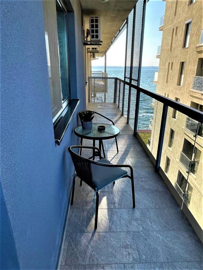 Beach: Seaside Apartment 505A