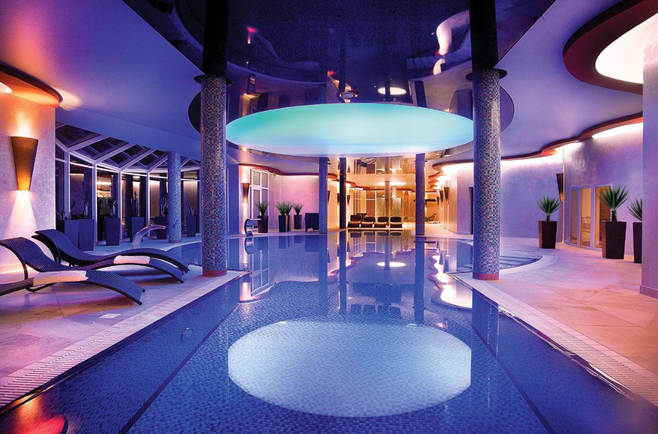 Heated swimming pool: Hotel Woiński Spa