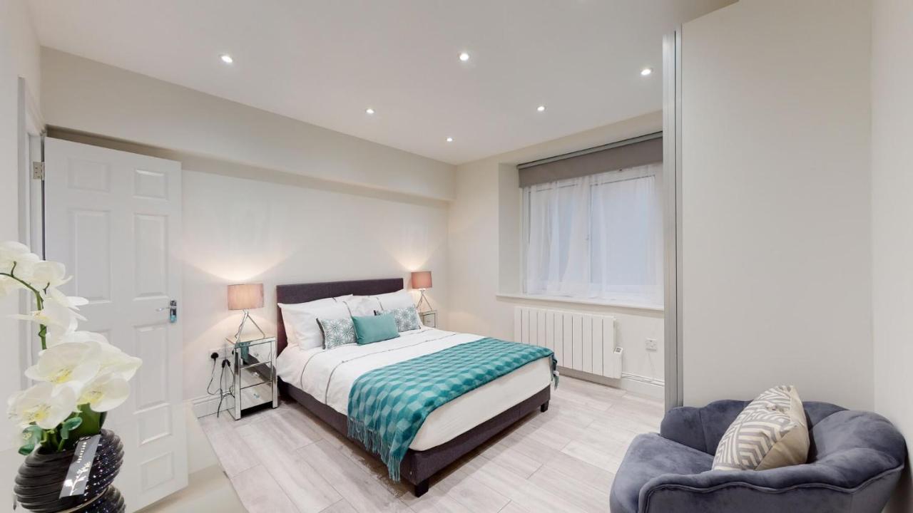 Chic Apartment by Hyde Park - 2