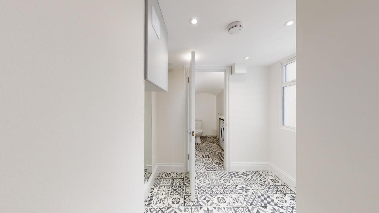 Chic Apartment by Hyde Park - 3