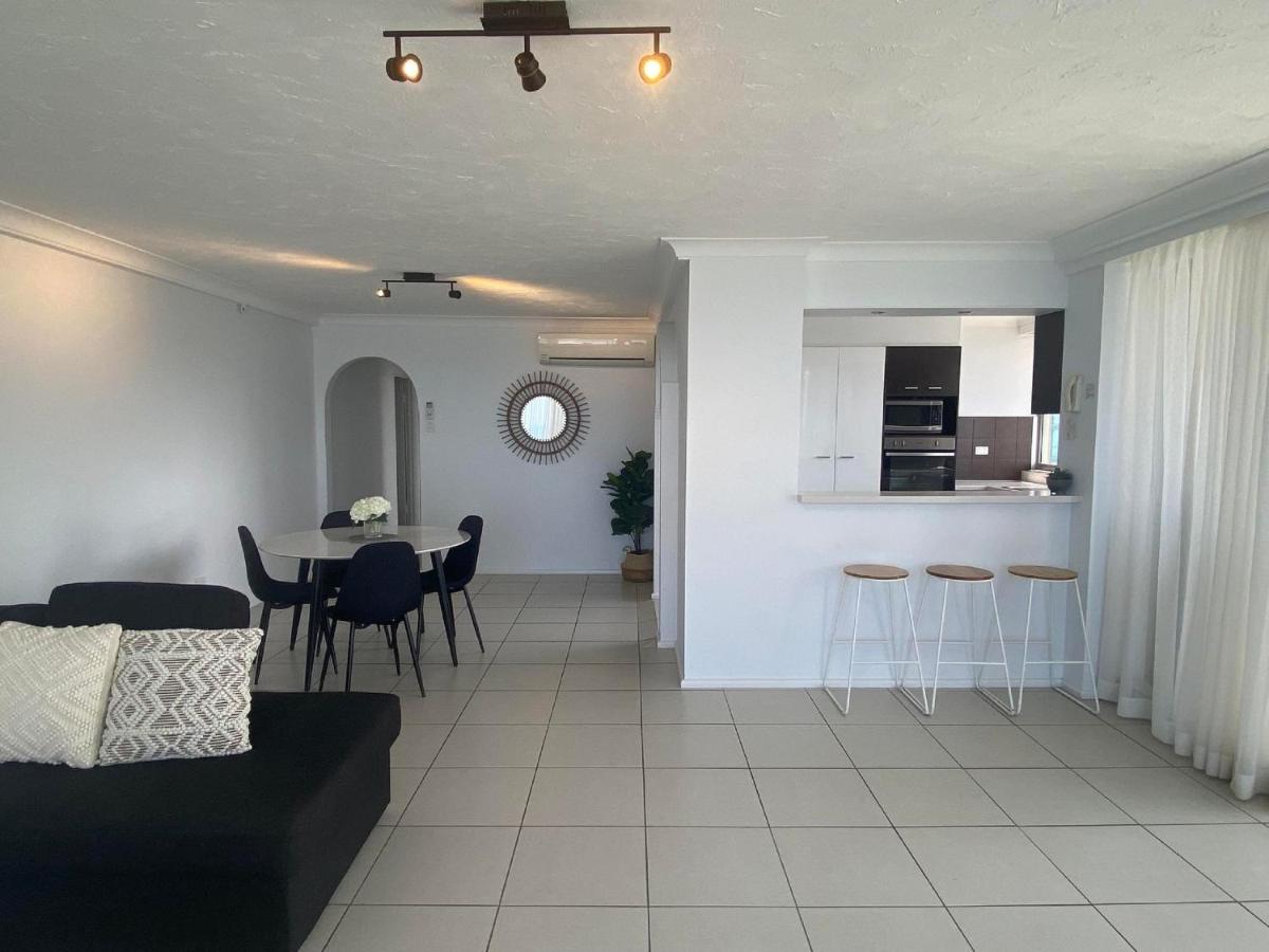 Hi Surf Beachfront Resort Apartments photo