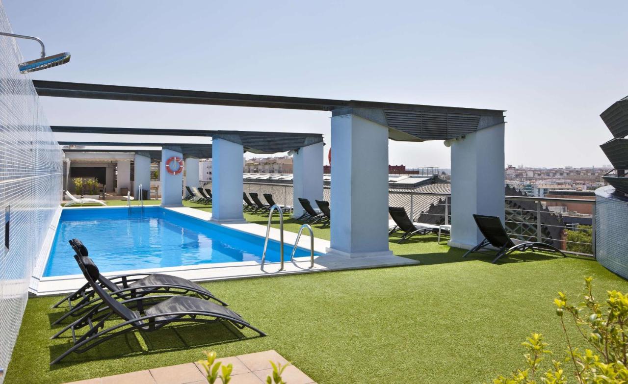 Rooftop swimming pool: NH Sevilla Plaza de Armas