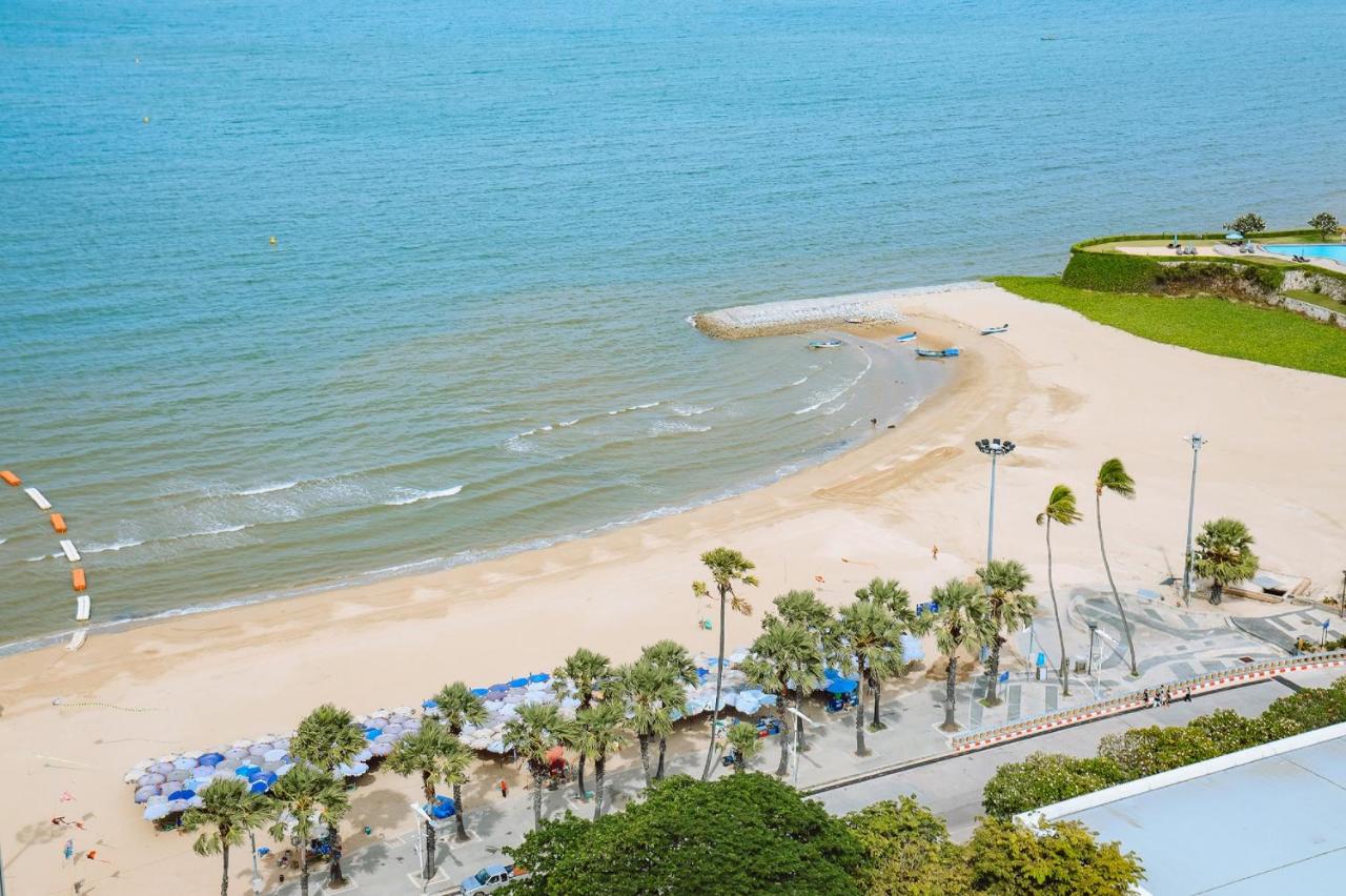 Beach: Amari Pattaya - SHA Extra Plus