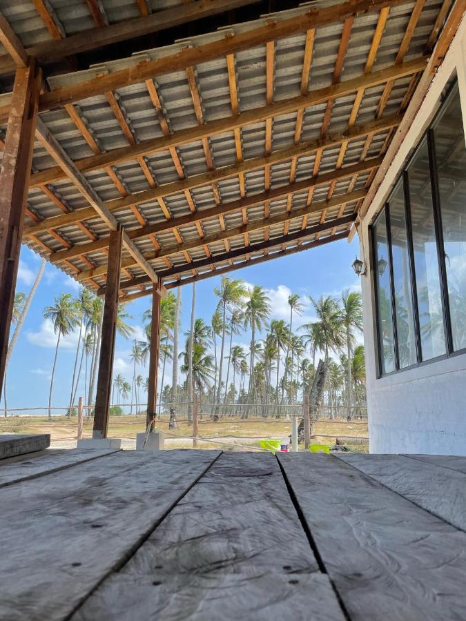 Beach: Willow Beach House