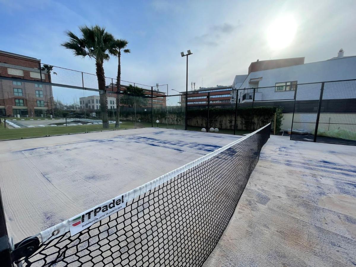 Tennis court: Mercure Leonardo da Vinci Rome Airport