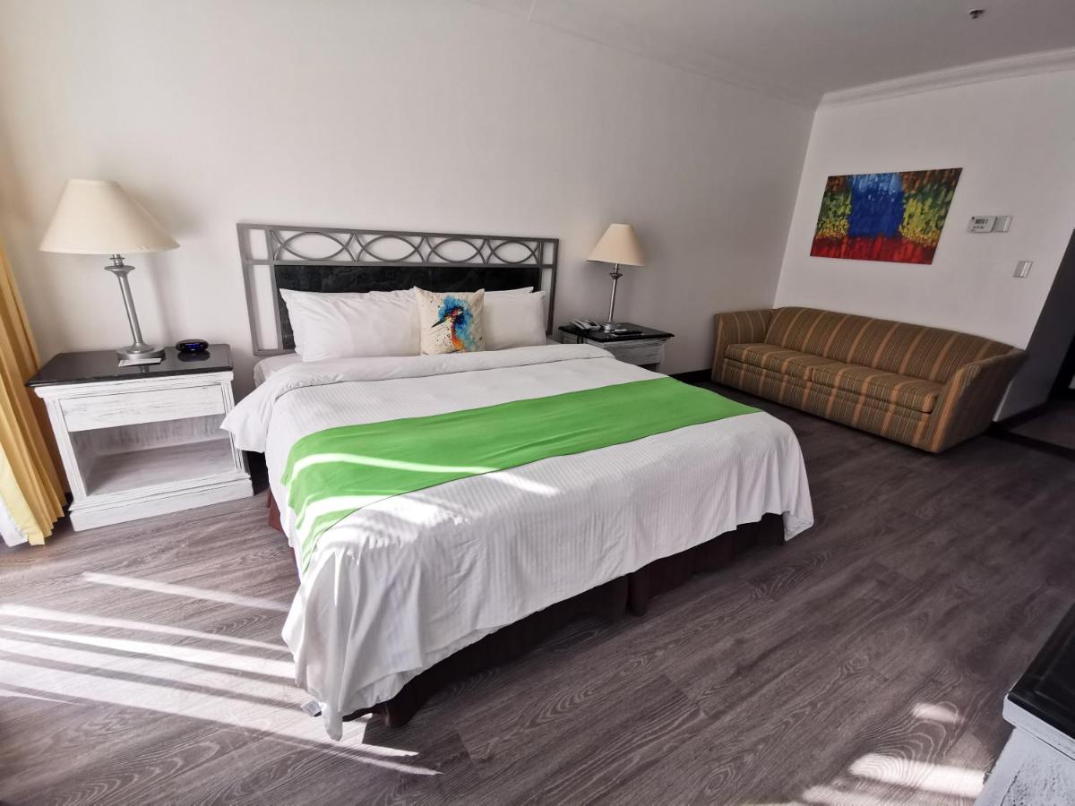Wyndham San Jose Herradura photo