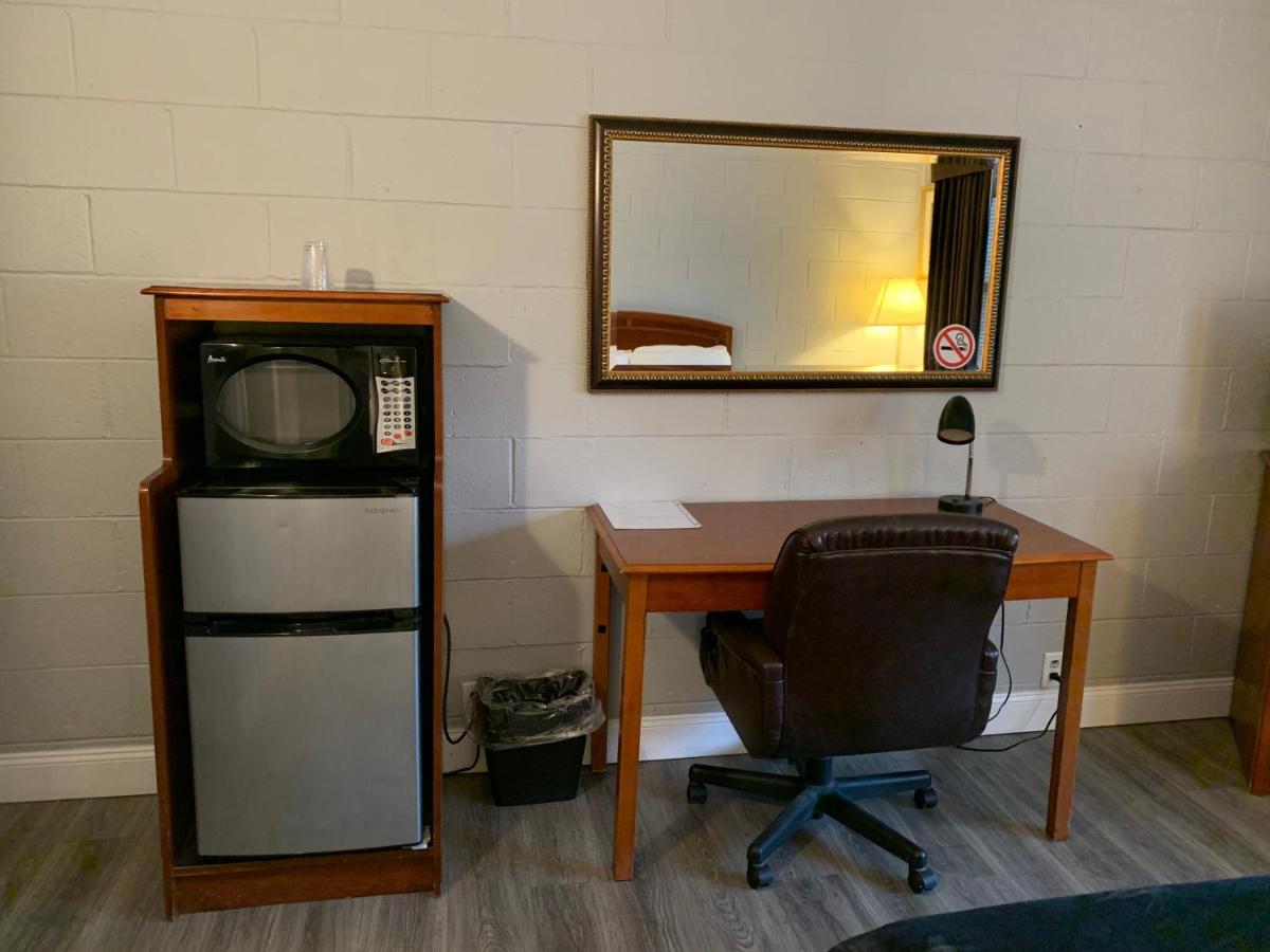Hilltop Motel — photo 16