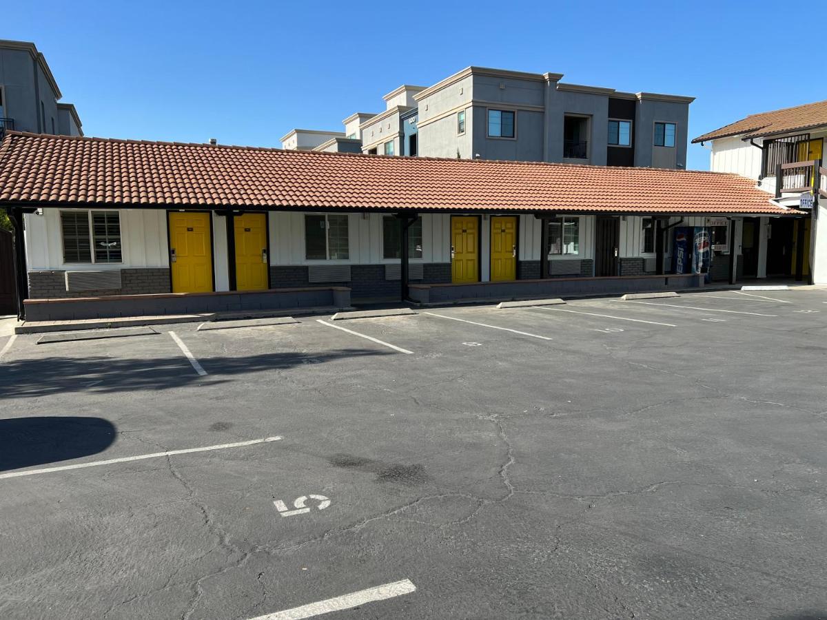 Sunset Inn Motel Escondido — photo 10