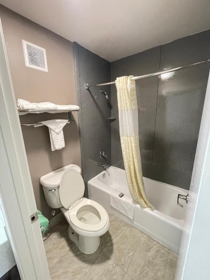 Excellent Inn & Suites — photo 3