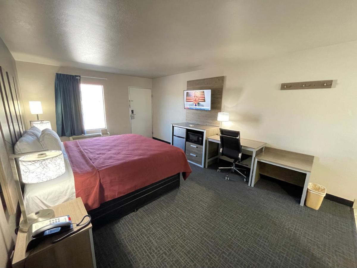 Excellent Inn & Suites — photo 6