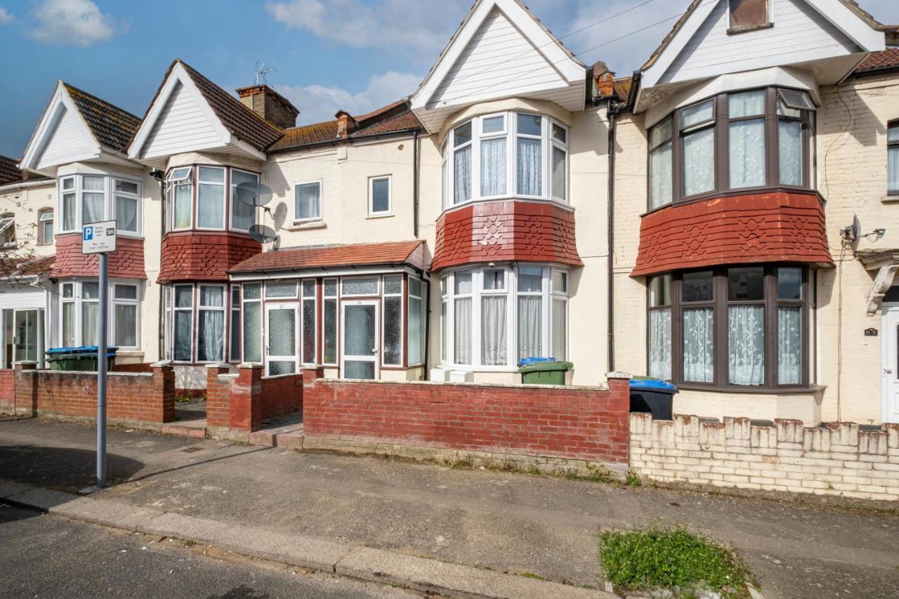 Fernbank Studios Sudbury Hill Harrow Self-Contained Studios with En-Suite photo