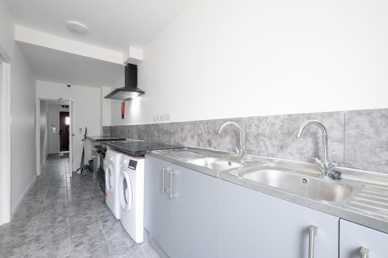 Fernbank Studios Sudbury Hill Harrow Self-Contained Studios with En-Suite photo