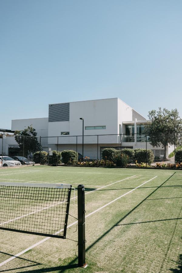 Tennis court: Pullman Magenta Shores Resort