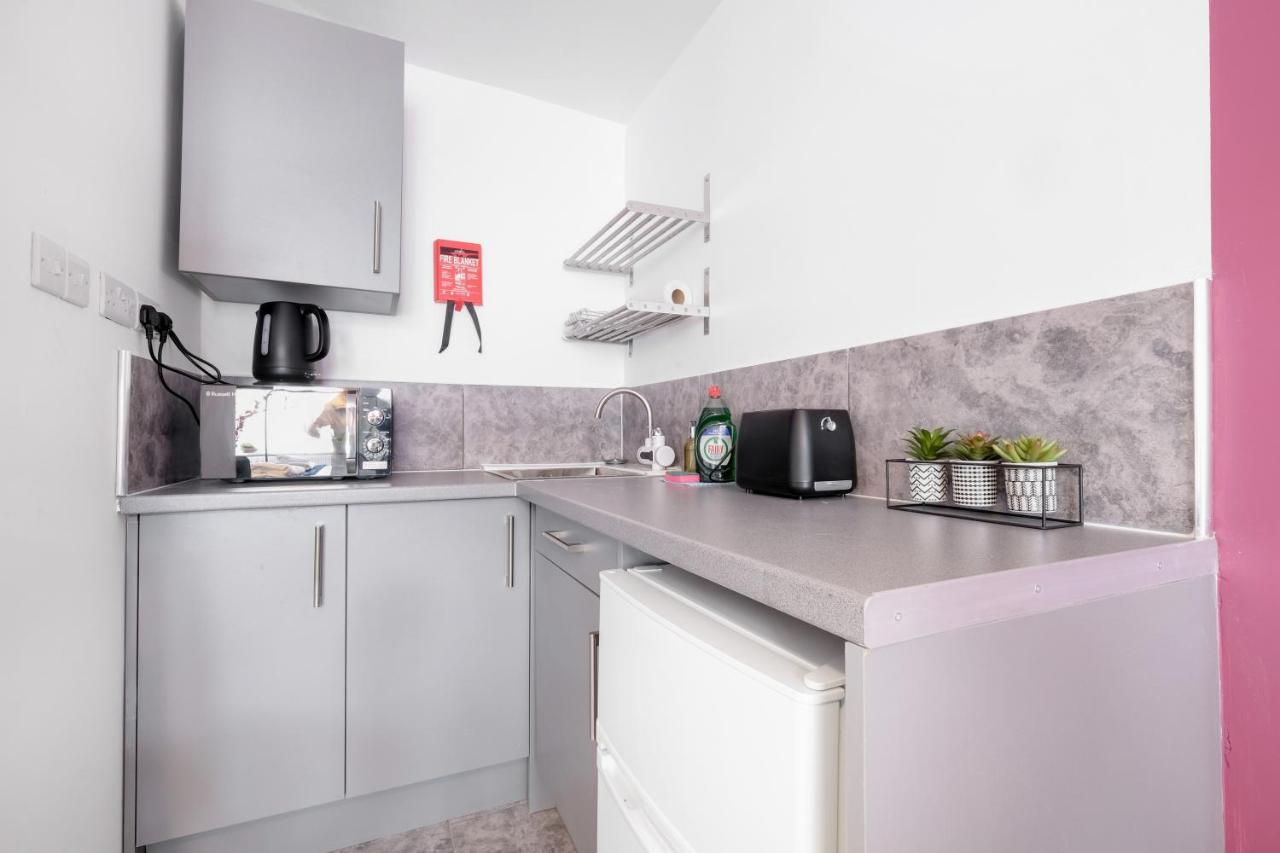 Fernbank Studios Sudbury Hill Harrow Self-Contained Studios with En-Suite photo