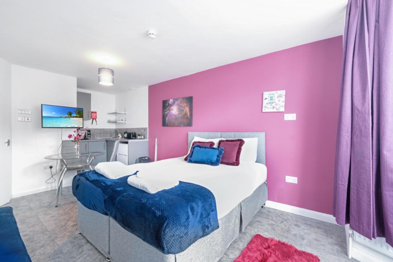 Fernbank Studios Sudbury Hill Harrow Self-Contained Studios with En-Suite photo