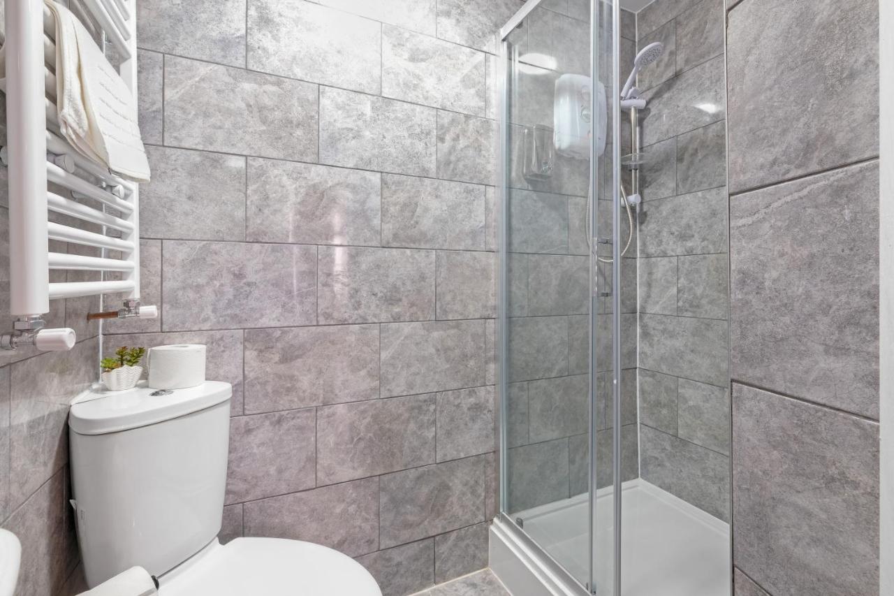 Fernbank Studios Sudbury Hill Harrow Self-Contained Studios with En-Suite photo