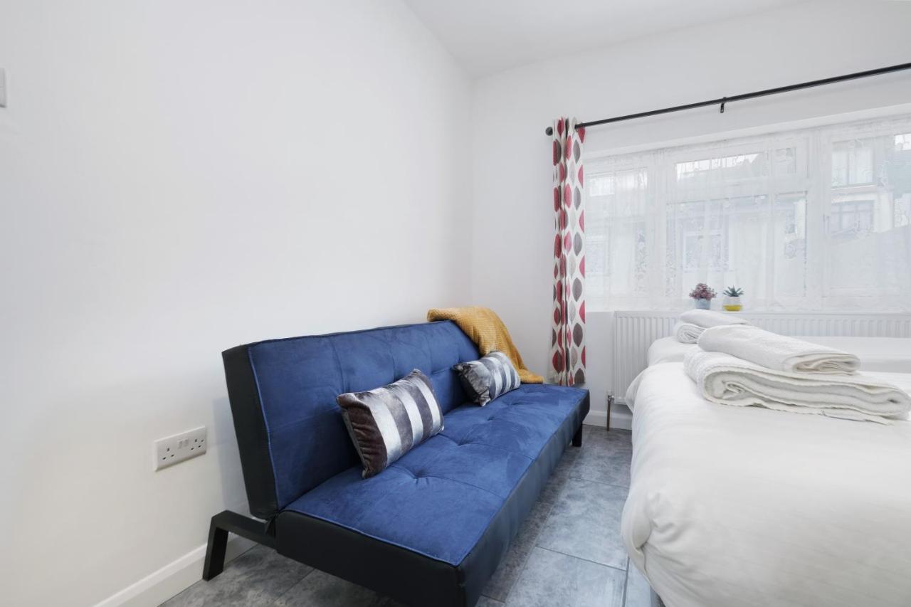 Fernbank Studios Sudbury Hill Harrow Self-Contained Studios with En-Suite photo