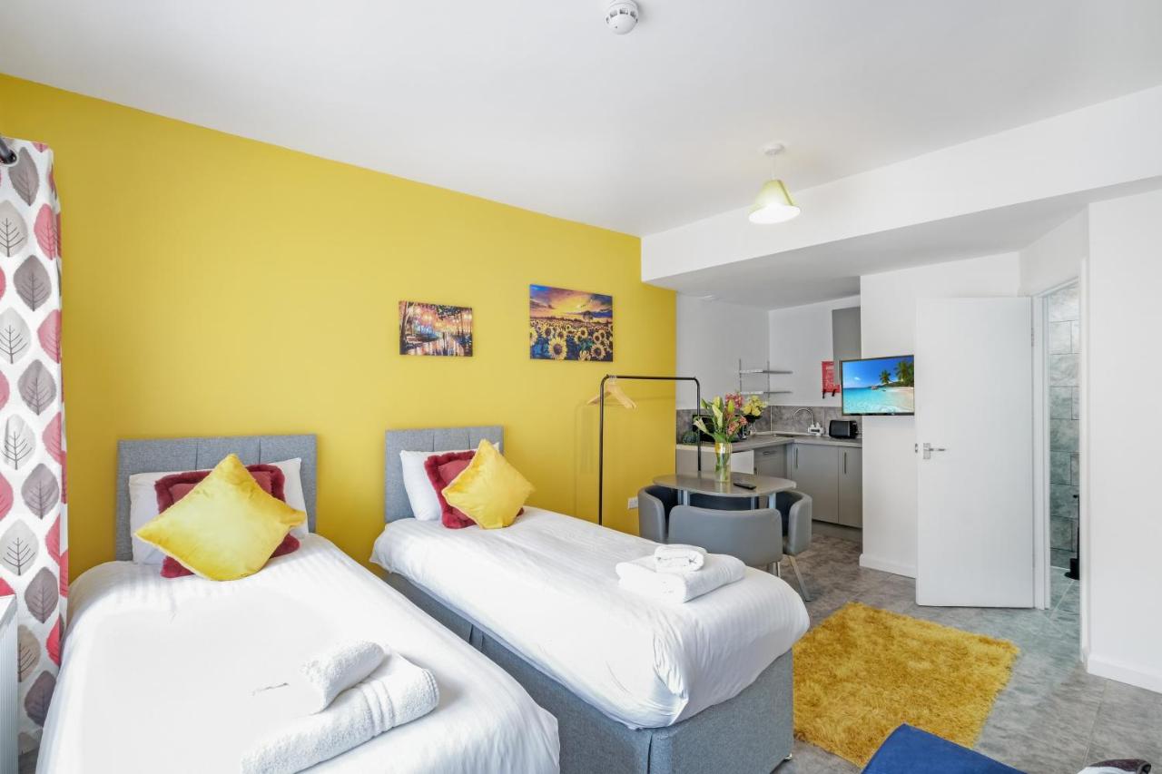 Fernbank Studios Sudbury Hill Harrow Self-Contained Studios with En-Suite photo
