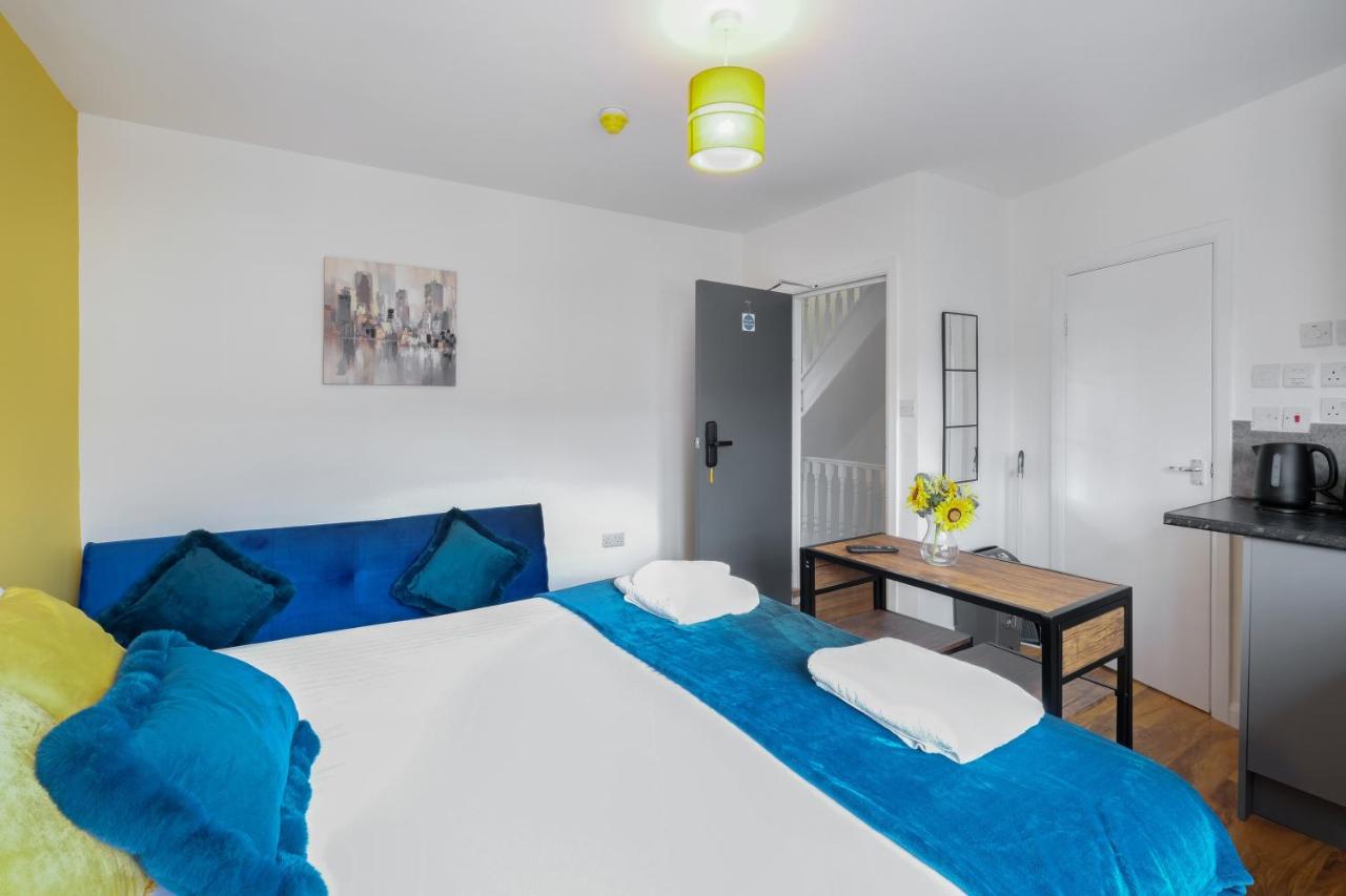 Fernbank Studios Sudbury Hill Harrow Self-Contained Studios with En-Suite photo