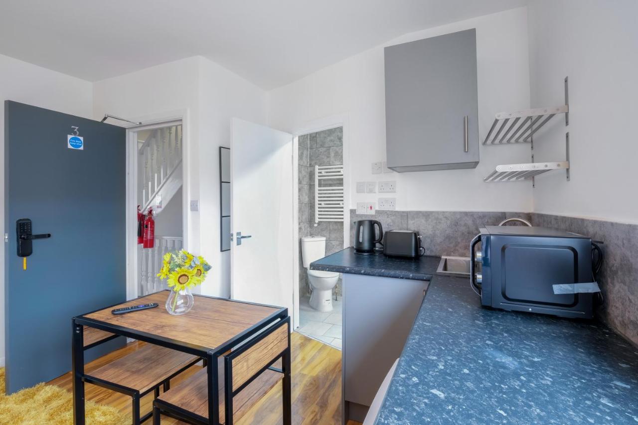 Fernbank Studios Sudbury Hill Harrow Self-Contained Studios with En-Suite photo