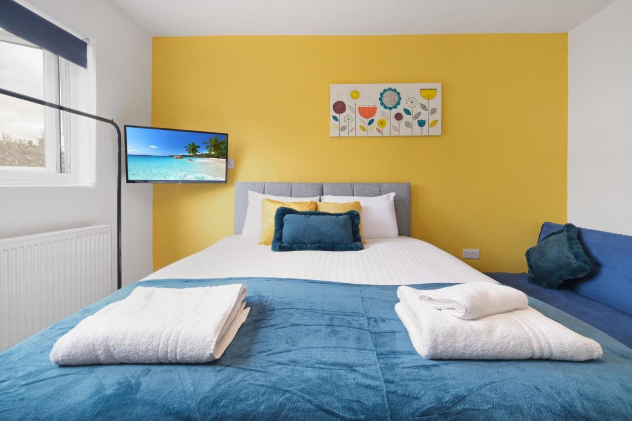 Fernbank Studios Sudbury Hill Harrow Self-Contained Studios with En-Suite photo