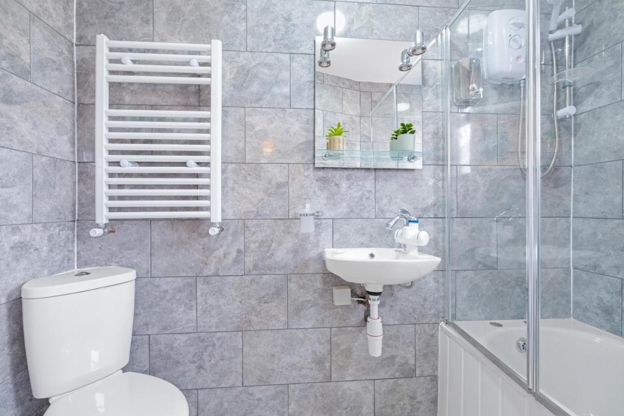 Fernbank Studios Sudbury Hill Harrow Self-Contained Studios with En-Suite photo