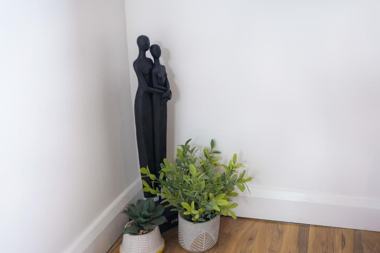 Fernbank Studios Sudbury Hill Harrow Self-Contained Studios with En-Suite photo