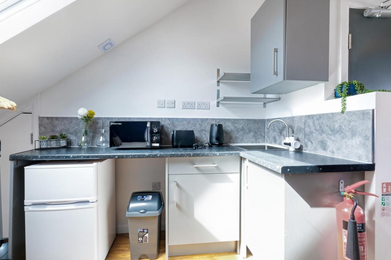 Fernbank Studios Sudbury Hill Harrow Self-Contained Studios with En-Suite photo