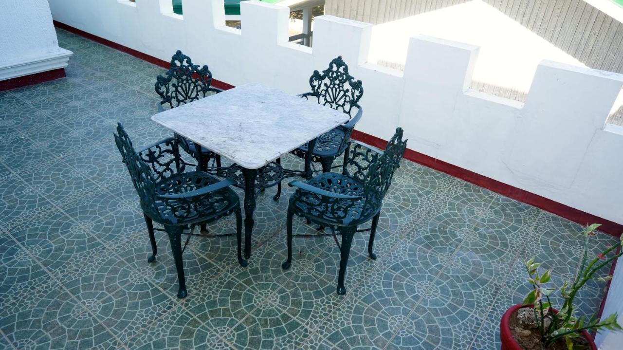 Beach: White Castle Hotel and Resort