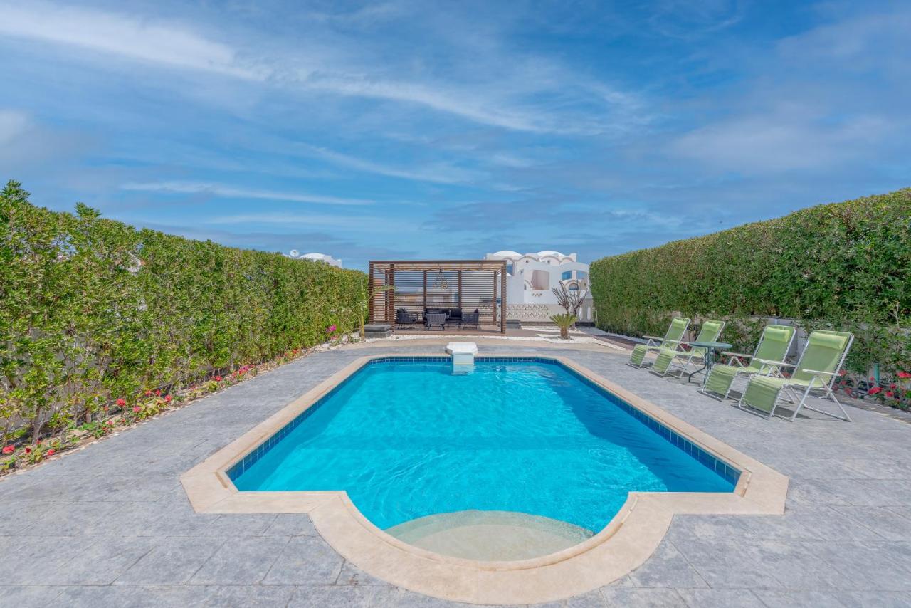 Rooftop swimming pool: Vesta Sahlhasheesh Residence