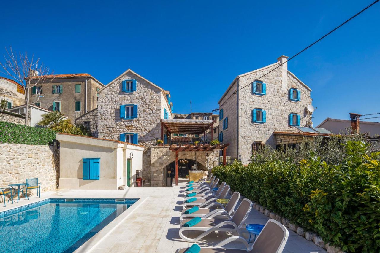 Heated swimming pool: Hotel Agava Split