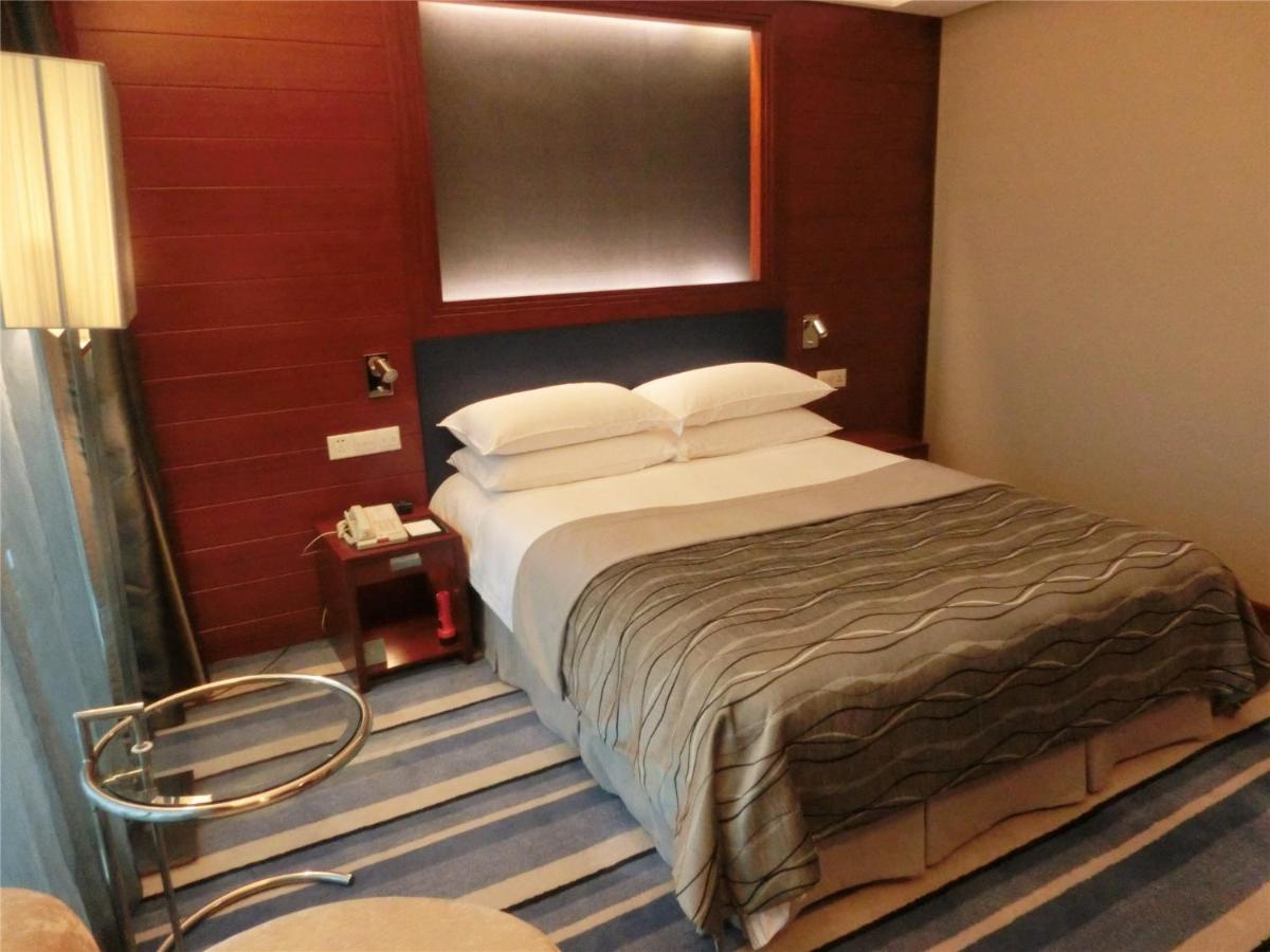Ocean Hotel Guangzhou-TaoJin Metro Station photo