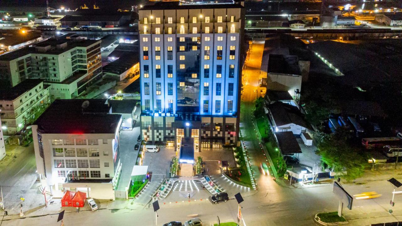 Krystal Palace Douala photo