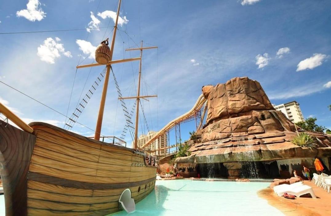 Water park: CD PIAZZA COM ACQUA PARK
