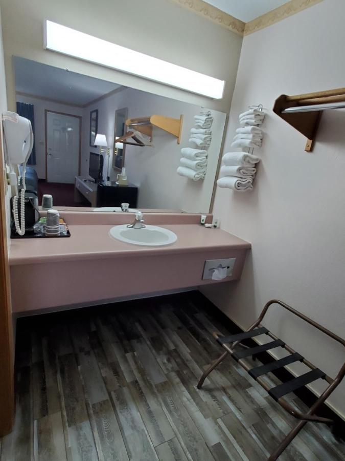Twelve Oaks Inn — photo 11