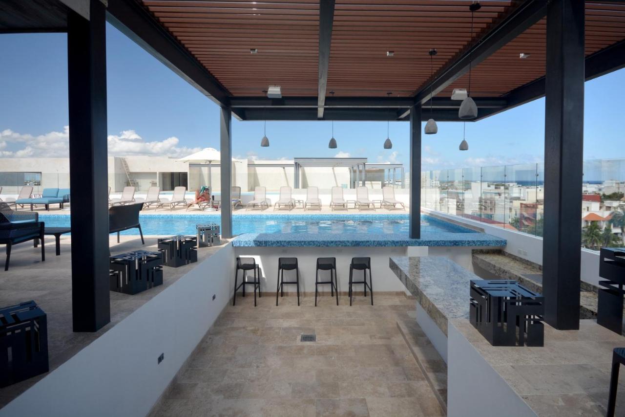 Rooftop swimming pool: IPANA Luxury Apartments by Vacaciones.Yeah