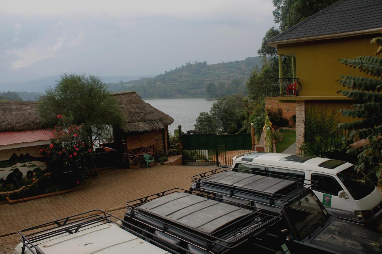 Beach: Lake Bunyonyi View Resort