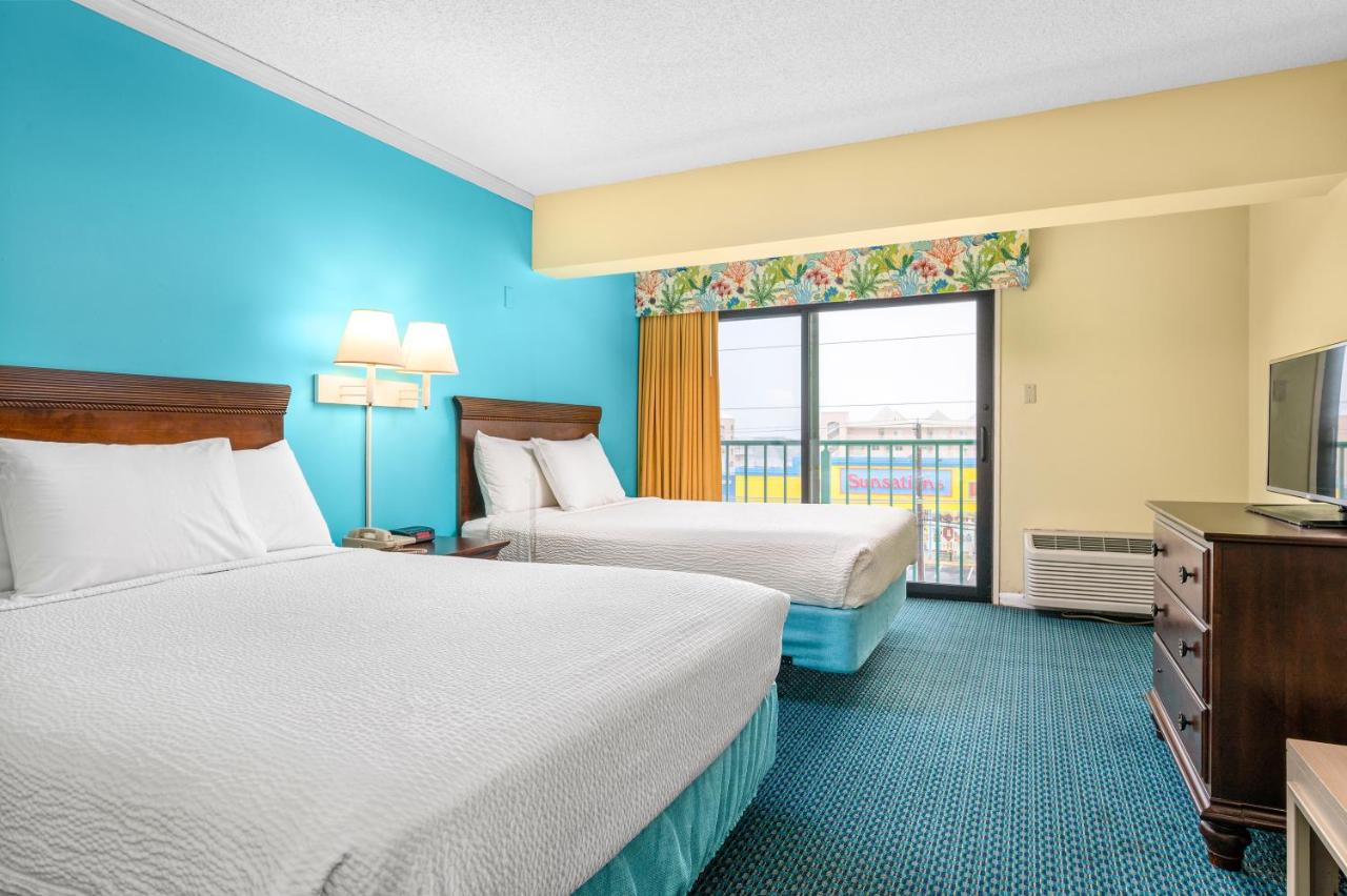 Image: Cayman Suites Hotel