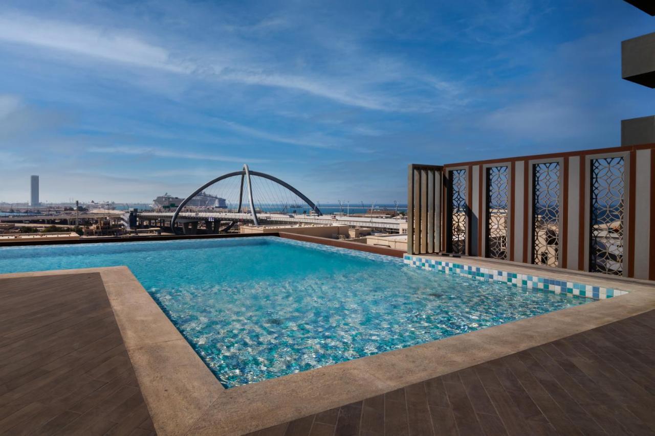 Rooftop swimming pool: ibis Styles Dubai Deira