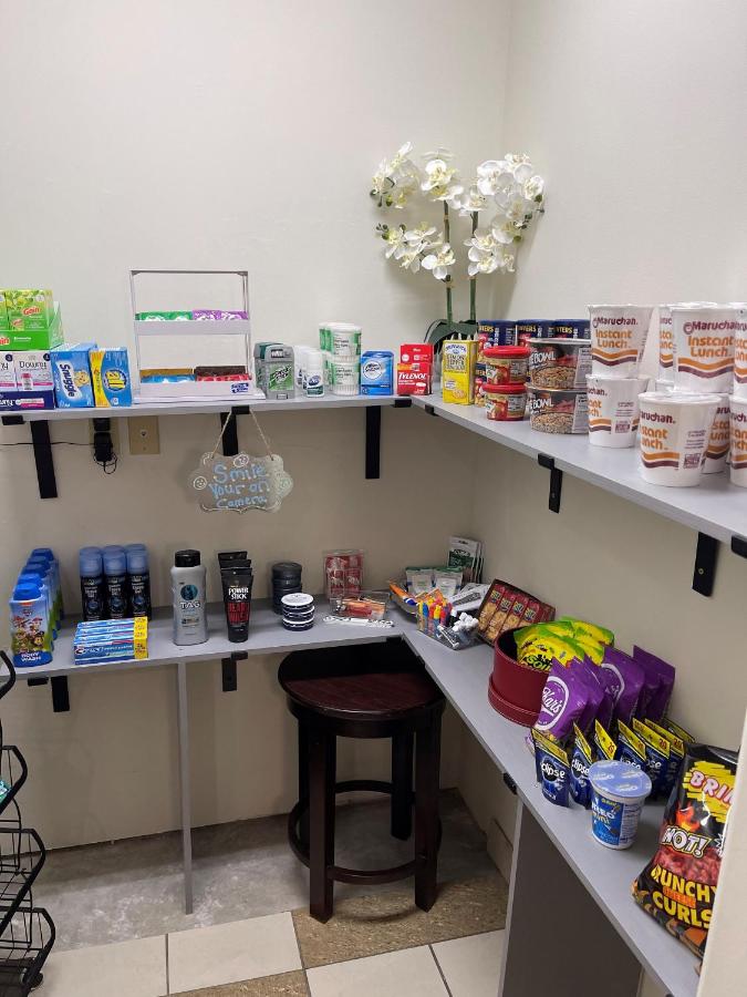 Budget Inn Of Melvindale — photo 15