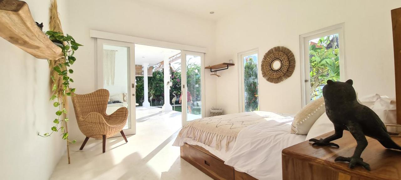 Sunny - 3BR Pool Villa in Canggu