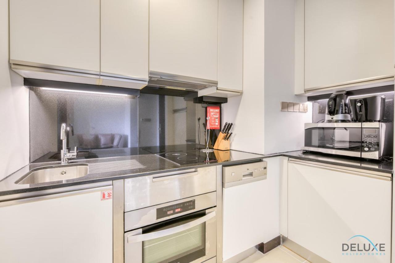 Steps Away From Marina Mall with Iconic Marina Canal Views, The Address Residences, Dubai Marina by Deluxe Holiday Homes - 4