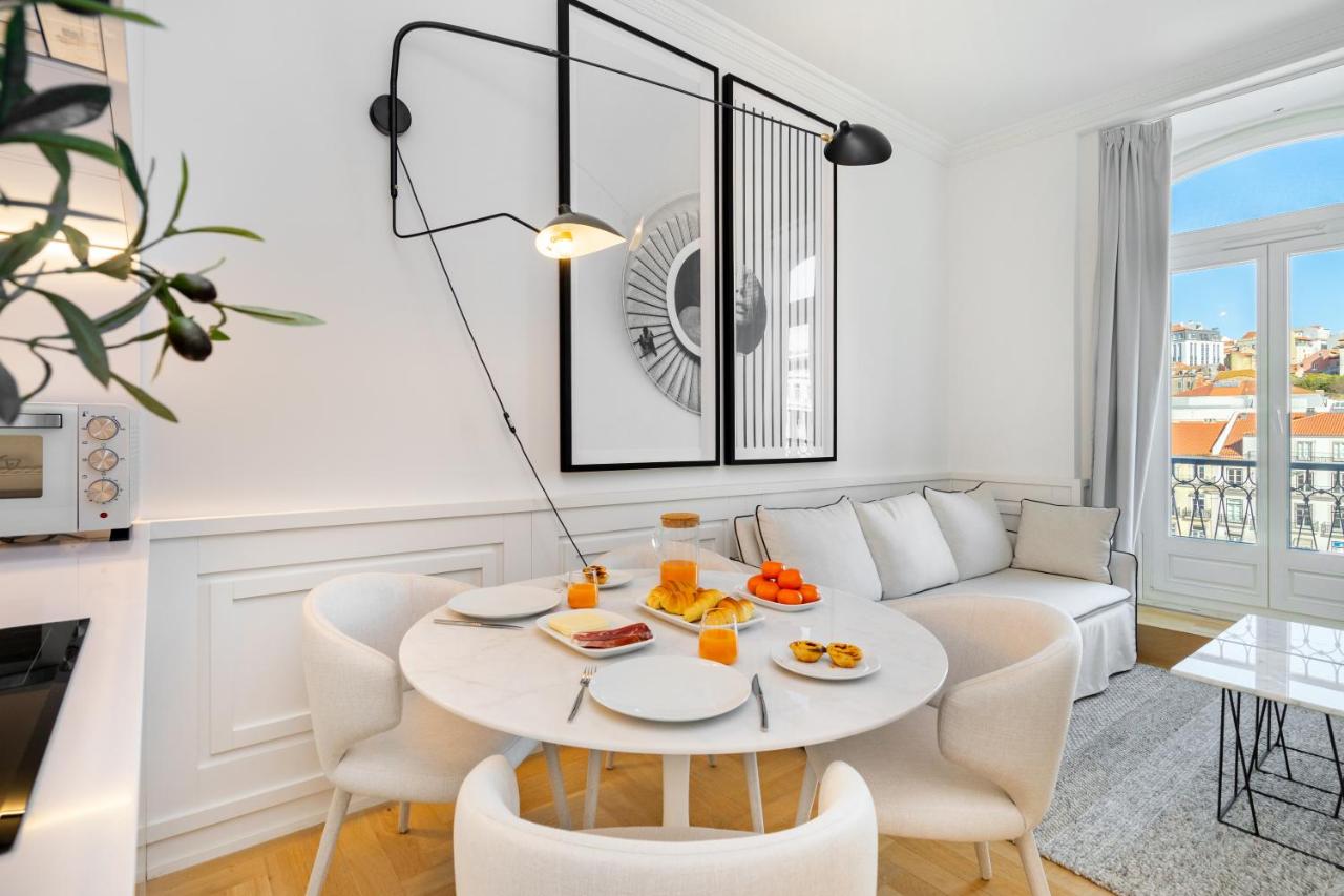 WHome The Boulevard Prime Location with AC & Elevator - 4