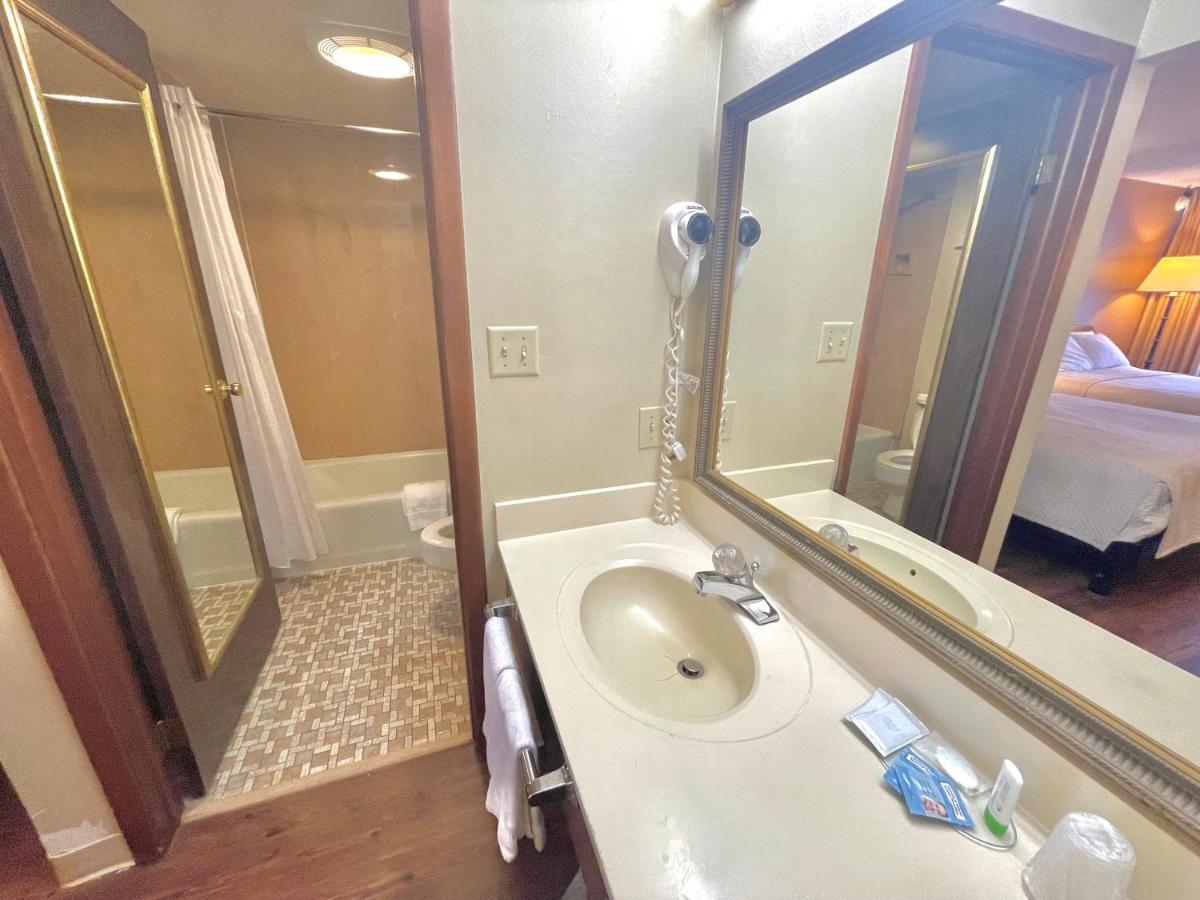 Heritage Inn Motel — photo 18
