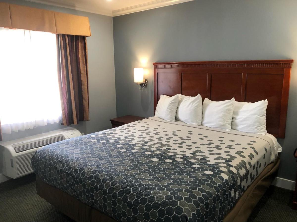 Redondo Inn and Suites — photo 12