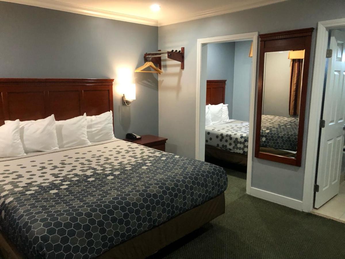 Redondo Inn and Suites — photo 13