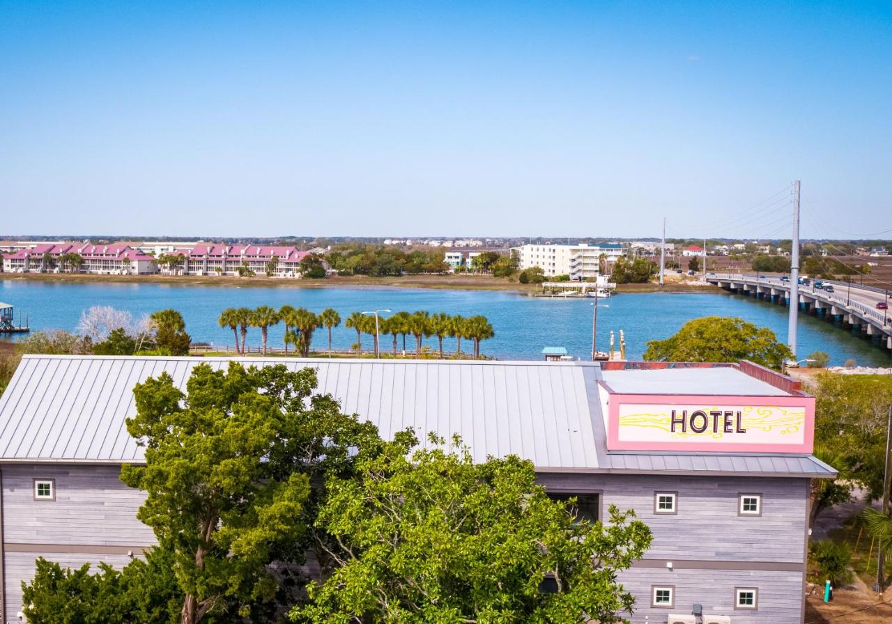 Hotel Folly with Marsh and Sunset Views — photo 4